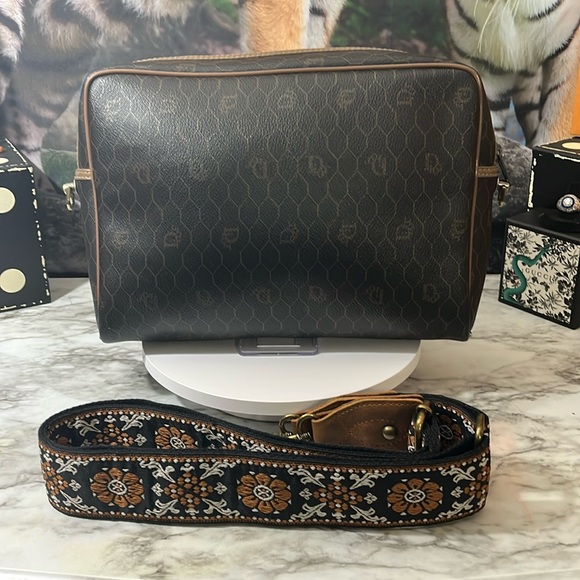 Christian Dior Vintage Honeycomb Clutch/Cosmetic Bag With Crossbody Strap. - Picture 4 of 17